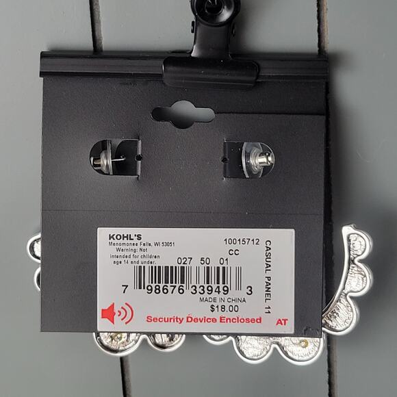 Metal Silver-Tone Scalloped Hoop Earrings Hammered Finish New on Card - Picture 7 of 7